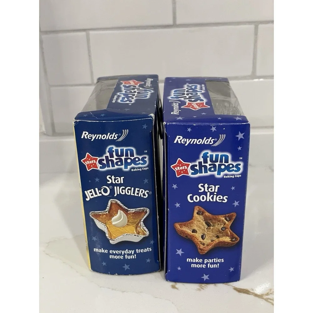 Reynolds Fun Shape Stars Foil Baking Cups 45 Count Cake Cookie Jello 3.5 oz READ